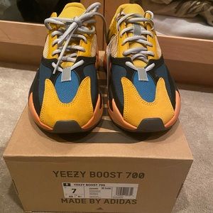 Yeezy 700 -  TRADE? FOR SIZE 7 IN ANOTHER COLOR!